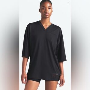 NWT NIKE SKIMS COLLECTION AIRY V-NECK OVERSIZED TEE